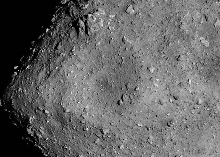 The surface of asteroid Ryugu from an altitude of 6 km. (Image: JAXA, University of Tokyo, Kochi University, Rikkyo University, Nagoya University, Chiba Institute of Technology, Meiji University, University of Aizu, AIST)