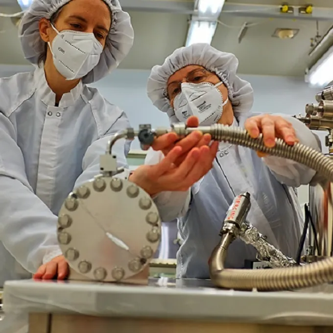 WashU scientists help recover gases from Moon rock time capsule