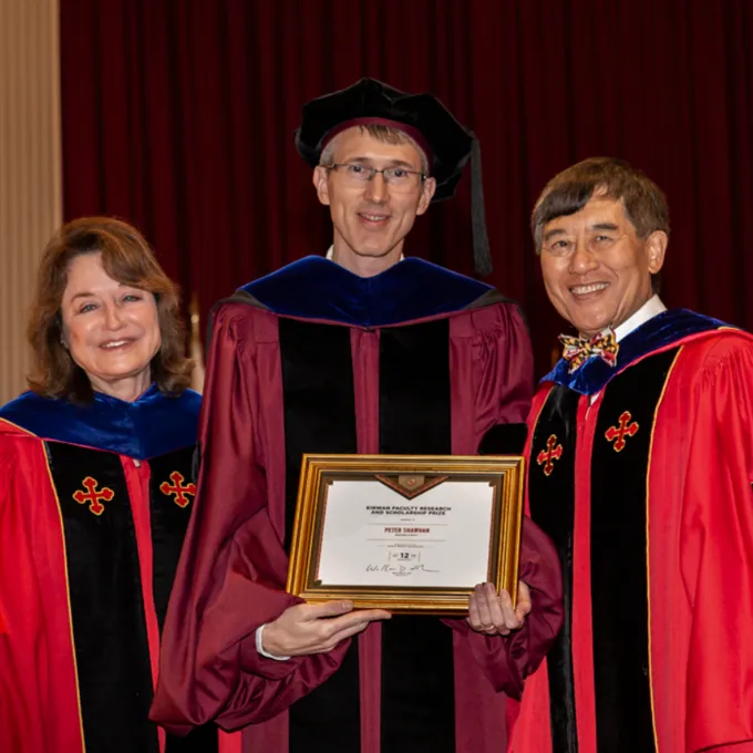 Peter Shawhan receiving award